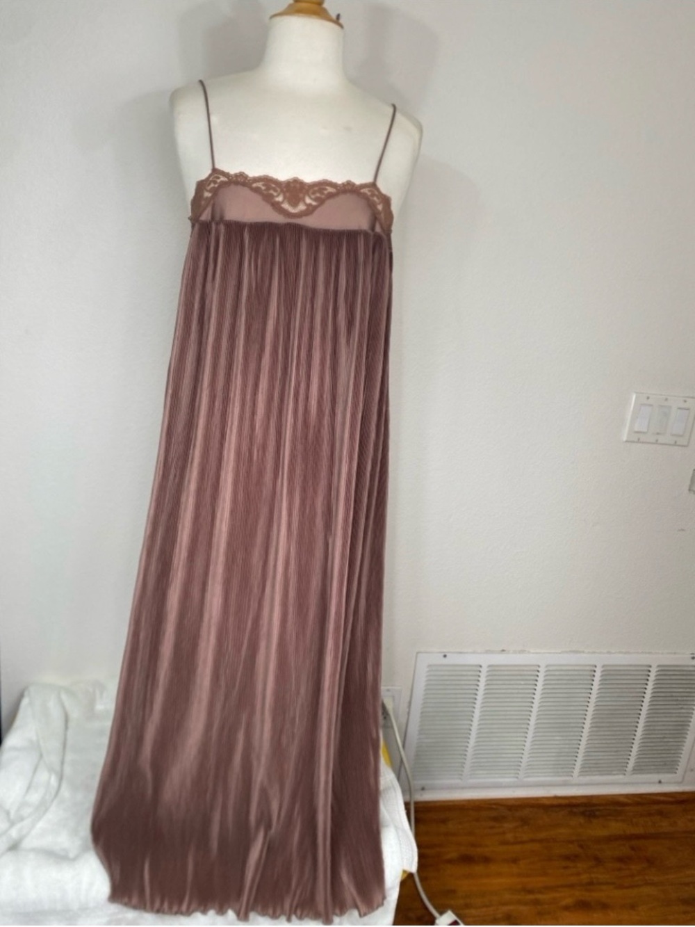 Vintage Womens Miss Elaine Mauve Lace Pleated Nightie Dress Cottagecore Size M
